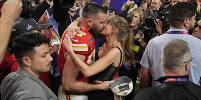 taylor swift and travis kelce are officially engaged in a sweet announcement